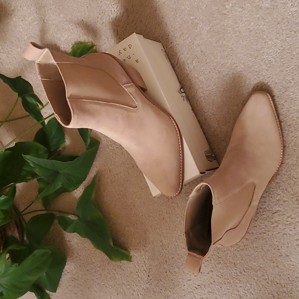 Treasure & Bond Suede Short Boots